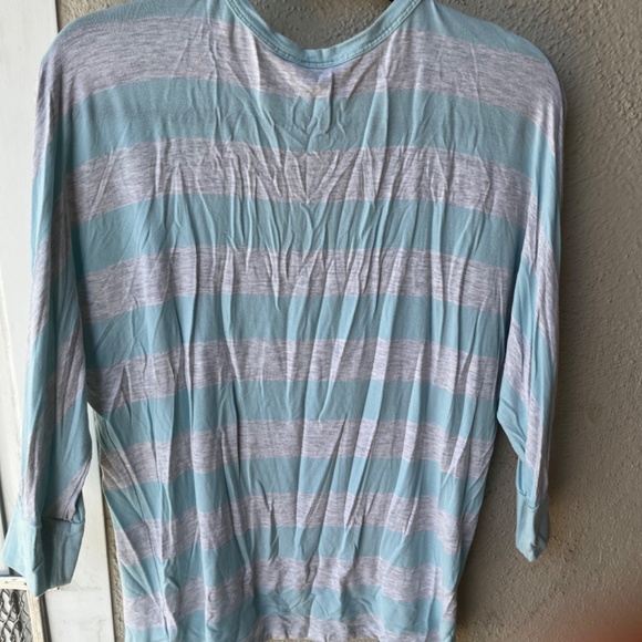 tee shirt, v-neck, 3/4 sleeve - Picture 3 of 3